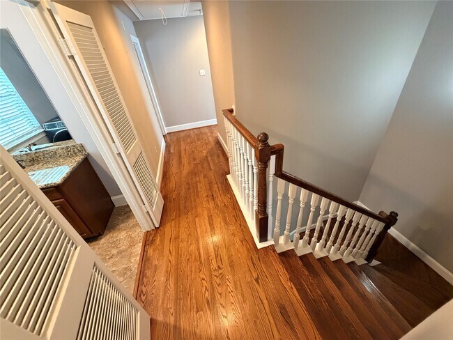 Building Photo - 1007 Kern St