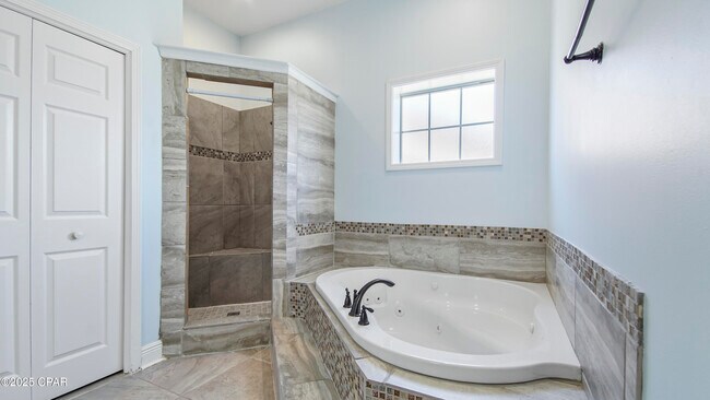 Building Photo - 139 Bonaire Dr