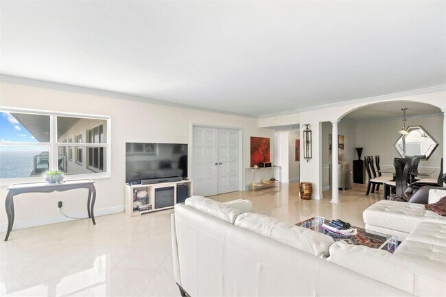 Building Photo - 111 N Pompano Beach Blvd
