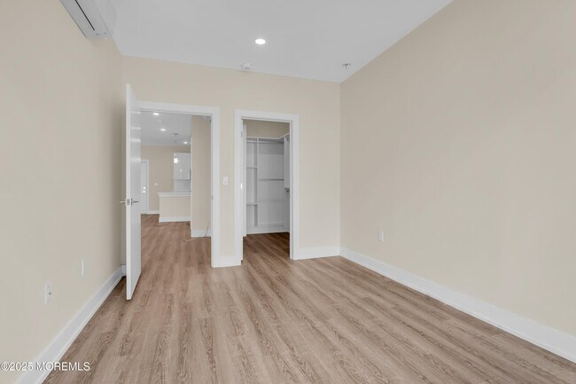 Building Photo - 521 Lake Ave