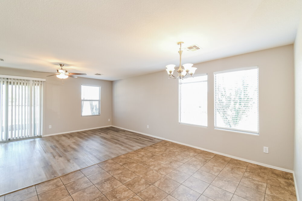 Building Photo - 1126 E Daniella Dr