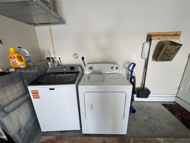 Building Photo - 2333 SE 5th St