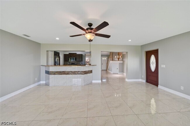 Building Photo - 305 SE 19th Terrace