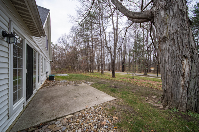 Building Photo - 6683 Courtyard Dr