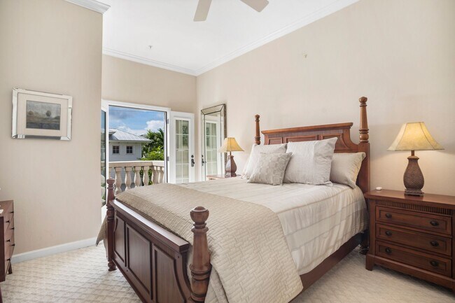 Building Photo - ** OLDE NAPLES ** 3 BED + DEN / 3 BATH - GARAGE - WALK TO BEACH & DOWNTOWN - SHORT TERM RENTAL