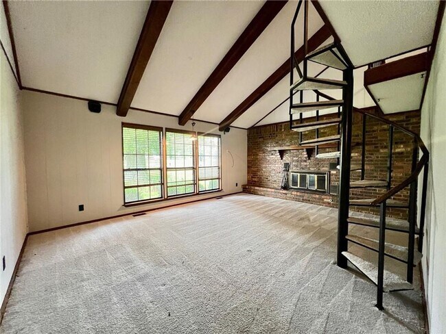 Building Photo - 3 bedroom 2 bath home for lease