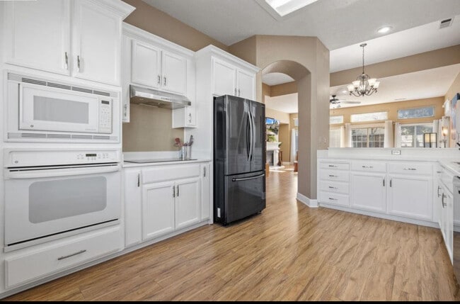 Building Photo - 3220 Humberton Pl