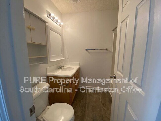 Building Photo - 1604 Ashley Ct