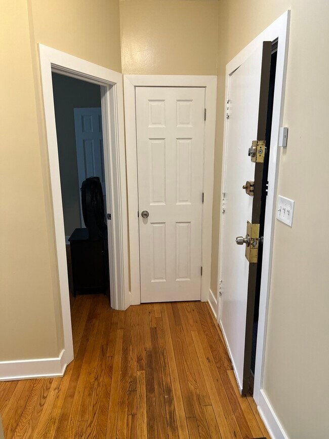 Building Photo - 7506 S Vernon Ave