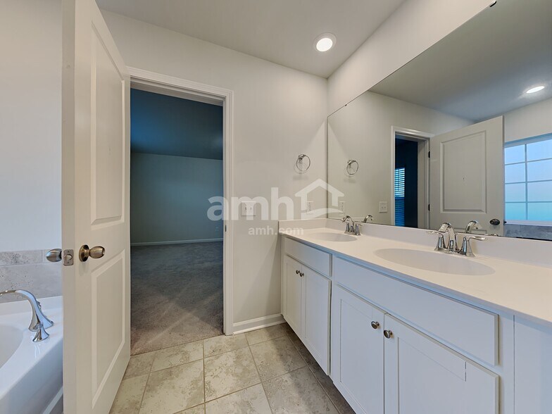 Building Photo - 139 Stagecoach Ave