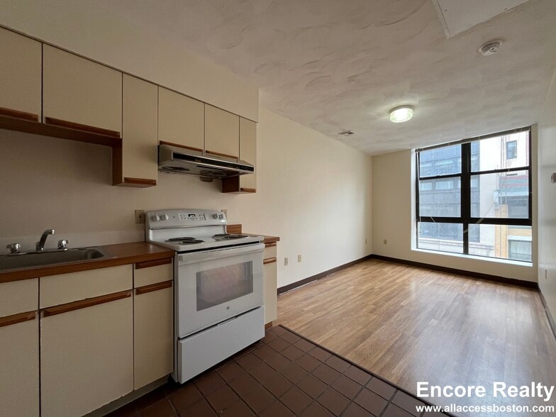 Building Photo - 81 Essex St
