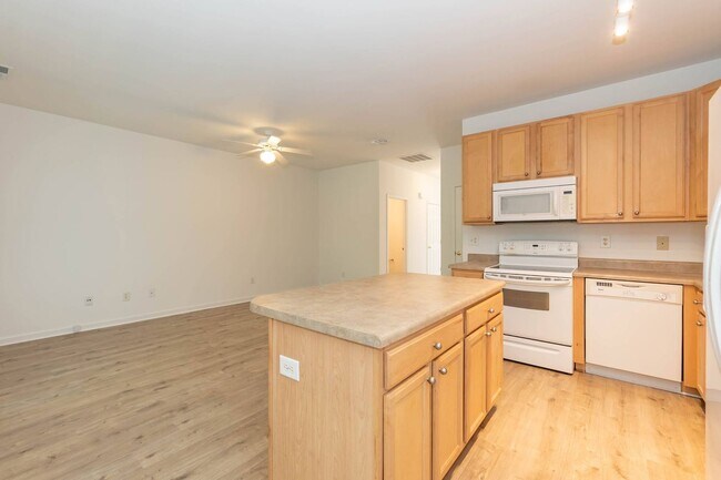 Building Photo - 295 Plaza Dr