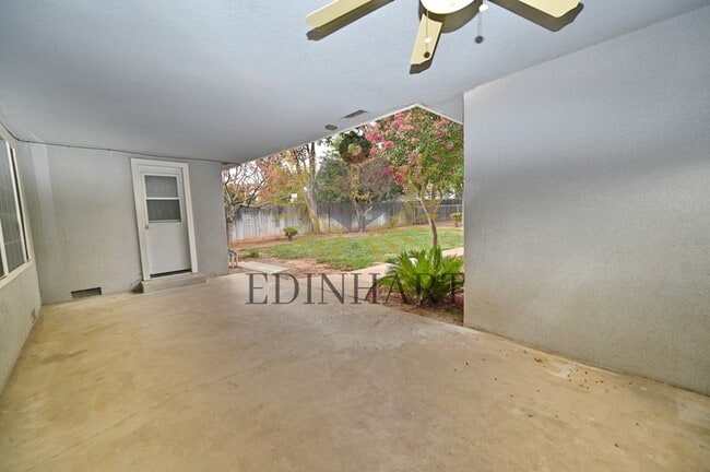 Building Photo - 412 W Sample Ave