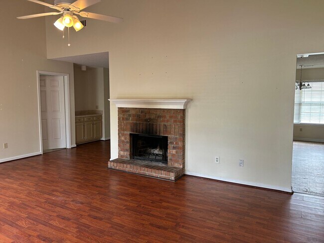 Building Photo - 912 Mandarin Dr