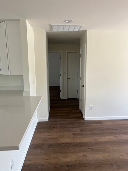 Hall Unit #1 - 1727 E Oak St