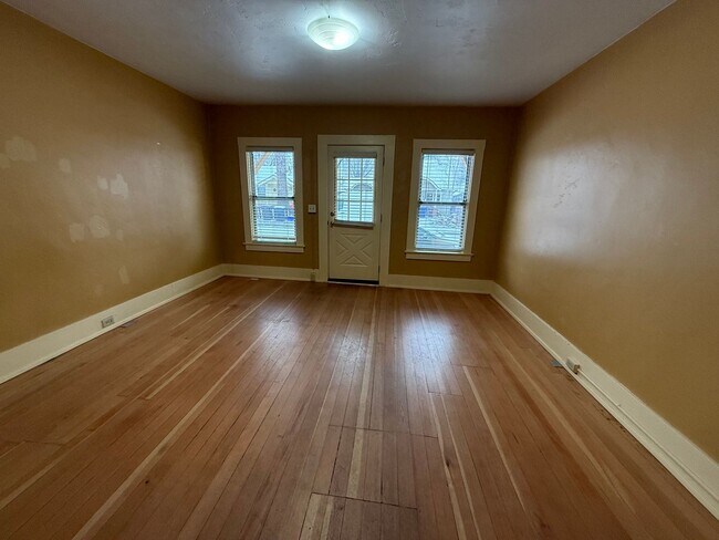 Building Photo - Historic Downtown Bend 1 Bed/1 Bath - Harriman Street