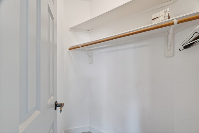 Building Photo - 1004 Stanford St