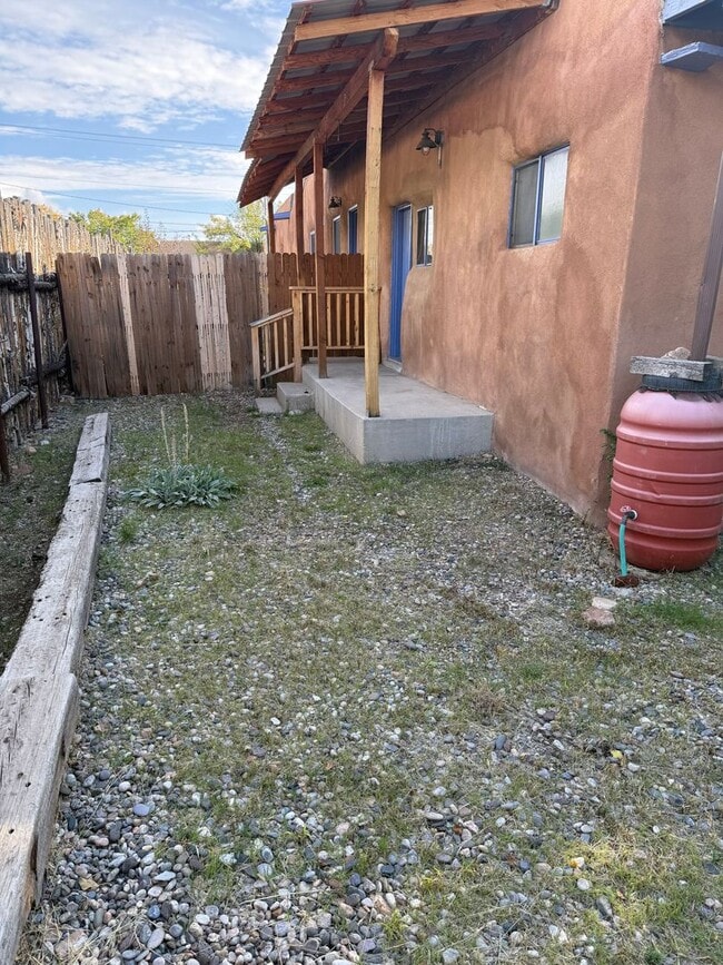 Building Photo - 949 Agua Fria St