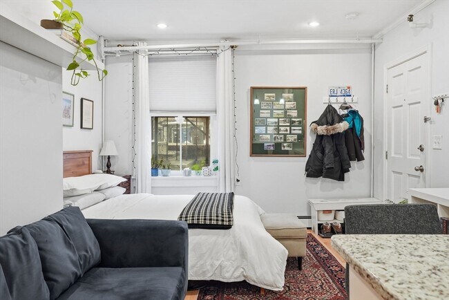 Building Photo - 227 Marlborough St