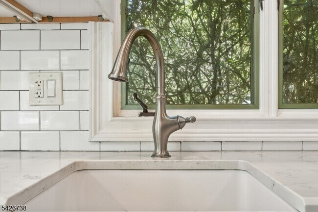 Building Photo - 296 Glen Ave