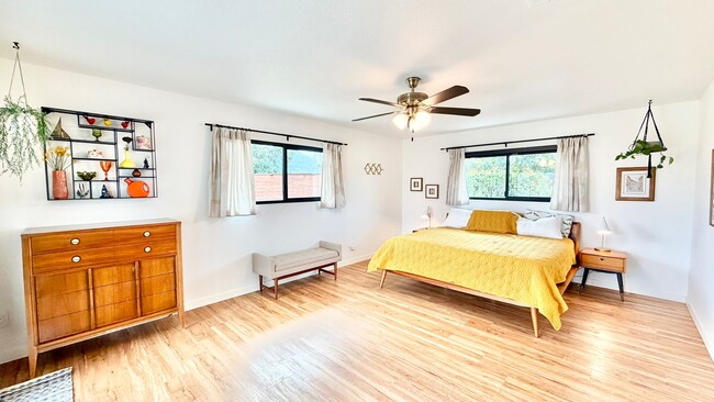 Building Photo - Beautifully Furnished & Appointed, Shorter...