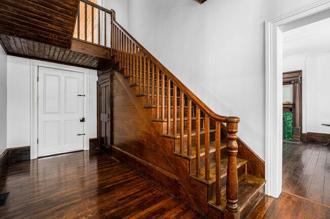 Building Photo - 120 S Cherokee St