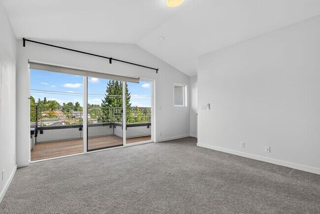 Building Photo - ULTRA-MODERN Air Conditioned Townhome in Beacon Hill (1st Month Free)