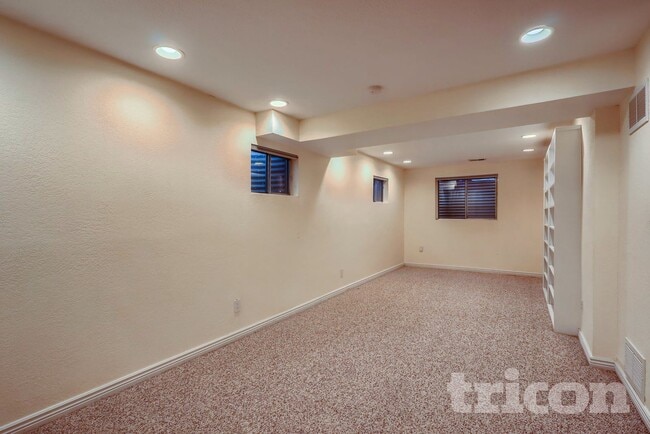 Building Photo - 5931 S Lima St