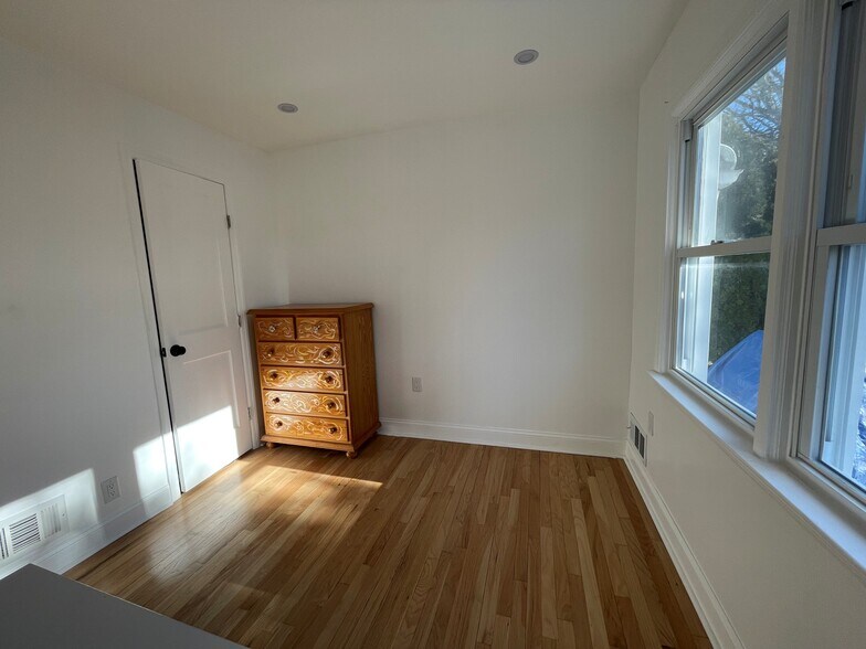 Bedroom2 - 11 Raymond Pl