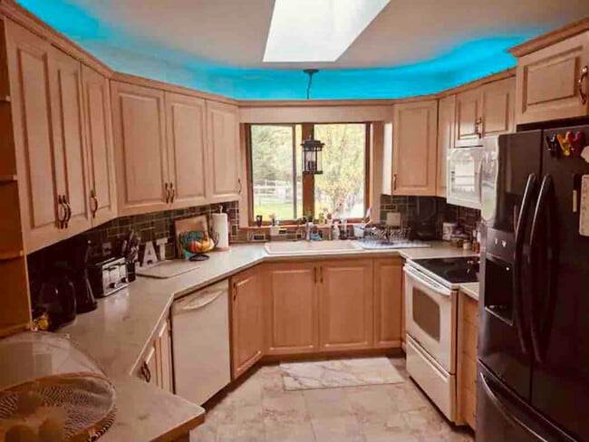 Building Photo - 140 Paquette Cir