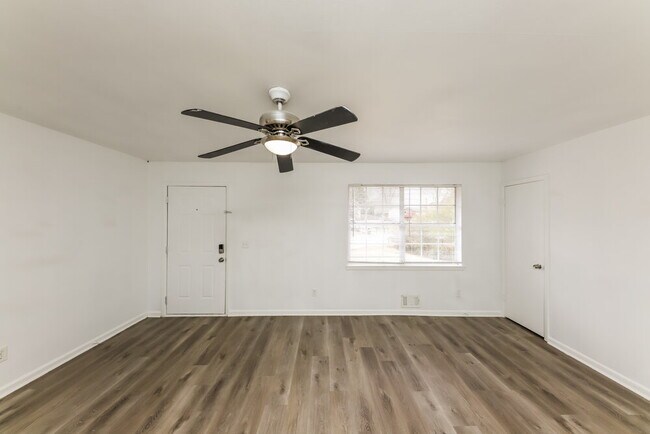 Building Photo - 4230 Senoa Dr