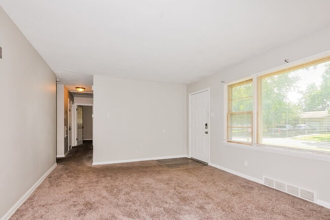 Building Photo - 1255 Del Rey Dr