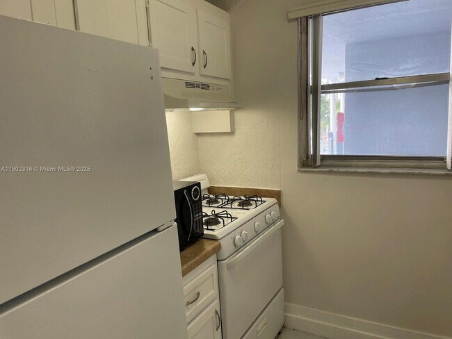 Building Photo - 1655 W 44th Pl
