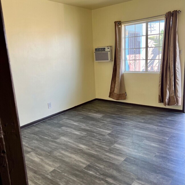 Building Photo - Cumpston Apts