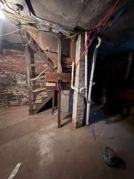 Building Photo - 41 Hotchkiss St