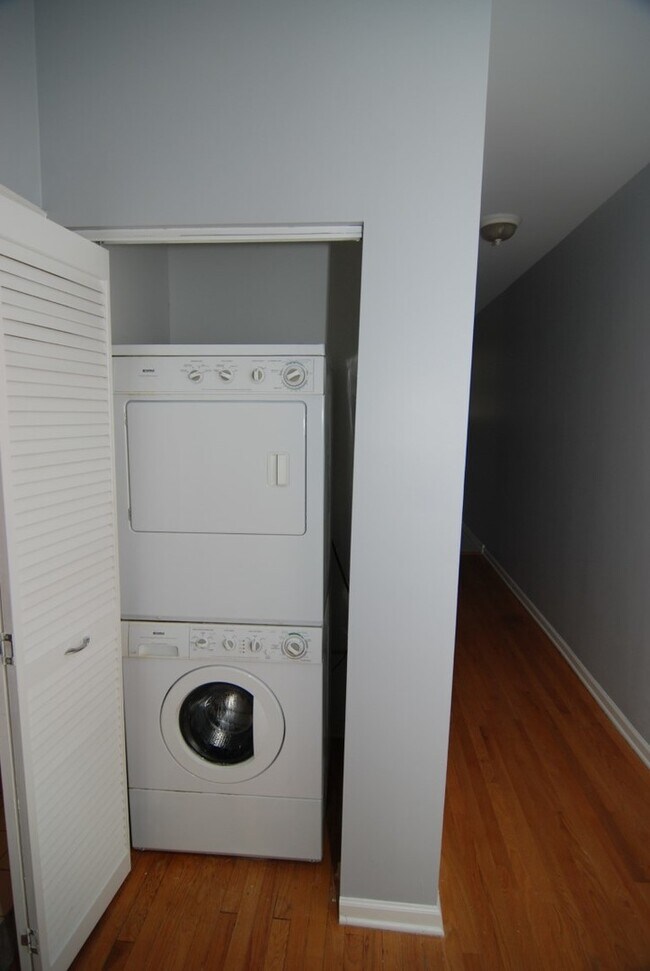 Building Photo - 7732 N Paulina St