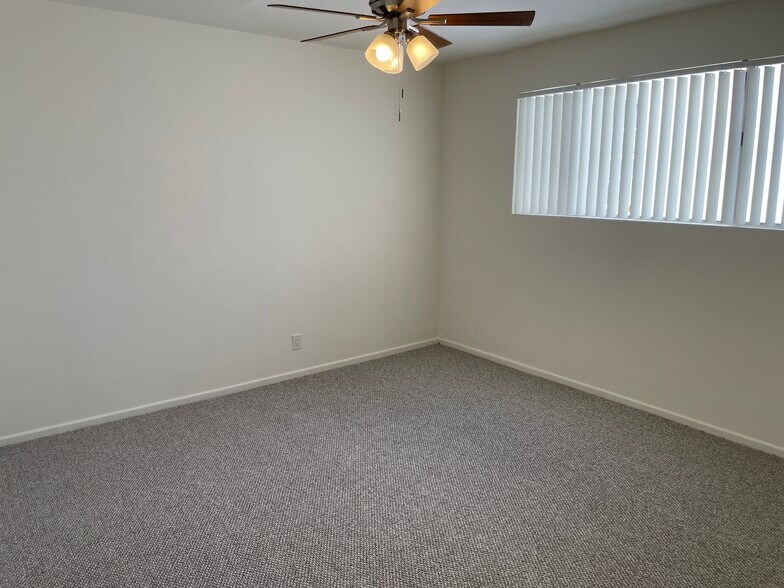 Building Photo - 1122 S Clark Dr