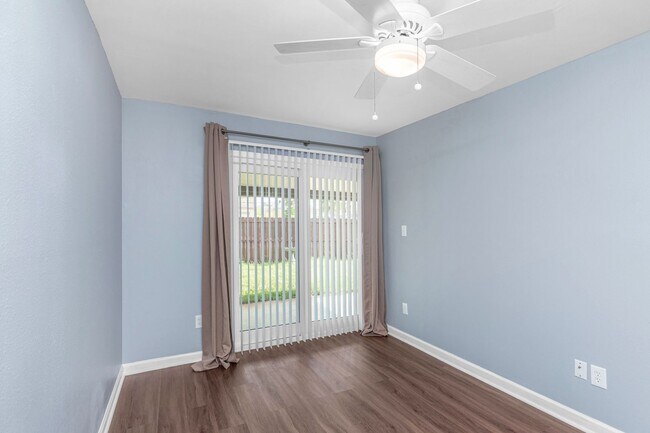 Building Photo - 2BD / 2BA Home Near Eglin AFB and Downtown...