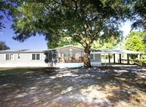 Building Photo - Country living charmer!