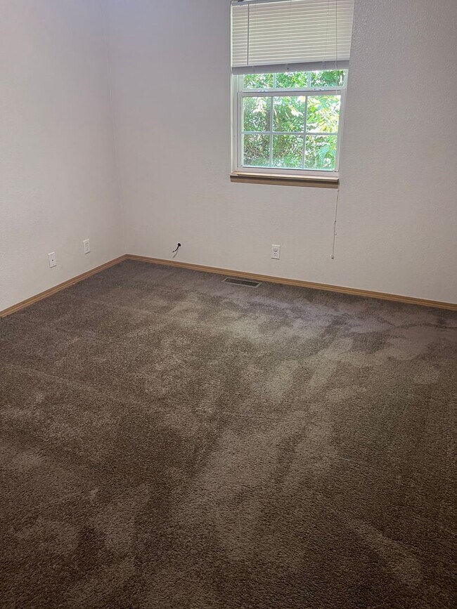 Building Photo - CUTE 2bd/2bath apartment (DOWNSTAIRS UNIT)...