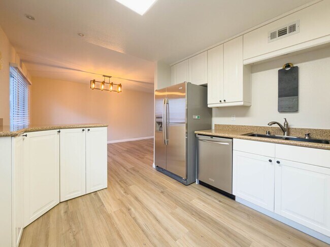 Building Photo - Spacious 4BR with Bonus Room in Cabrini Villas!