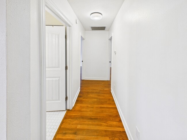 Building Photo - 1206 E 30th St