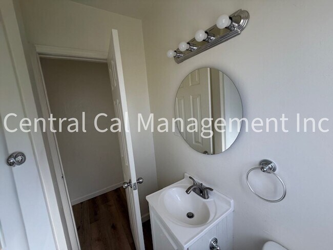 Building Photo - 517-521 Sycamore Ave