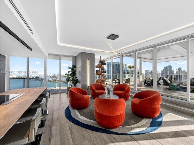 Building Photo - 2020 N Bayshore Dr