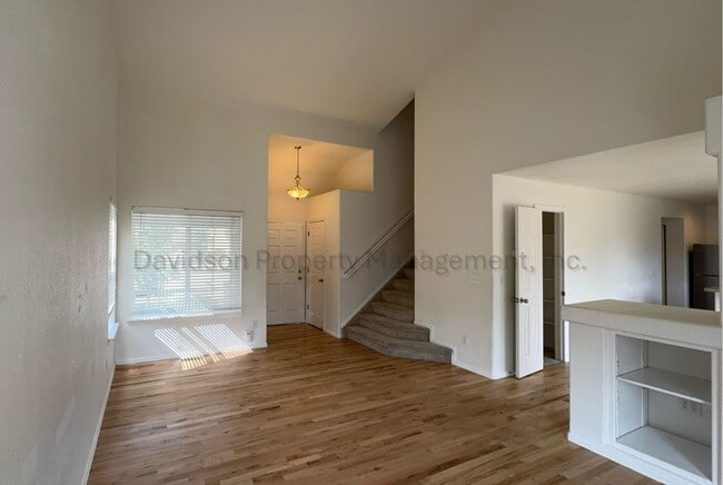 Building Photo - 7629 Autumn Knoll Dr