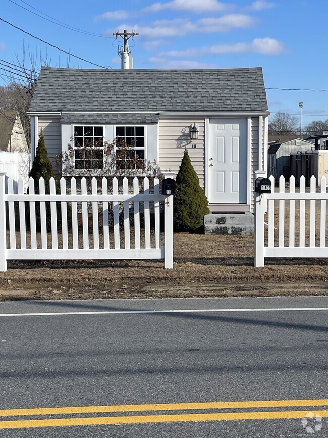 Building Photo - 18 Grove Beach Rd N