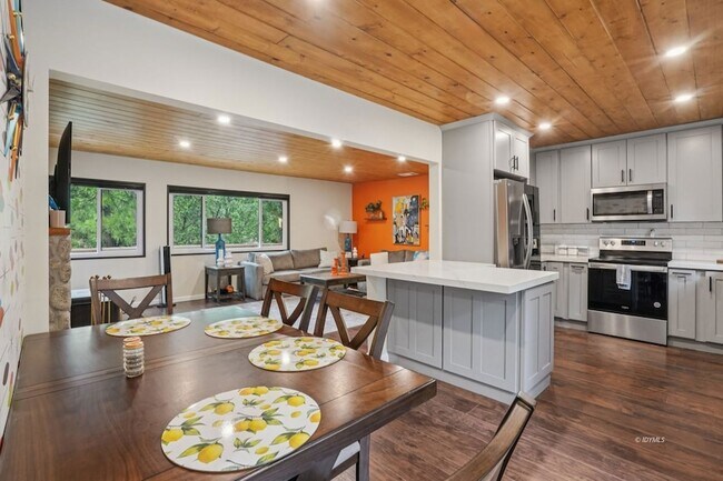 Building Photo - 25340 Marion Ridge Dr