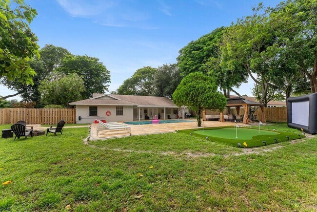 Building Photo - 166 Old Country Rd S