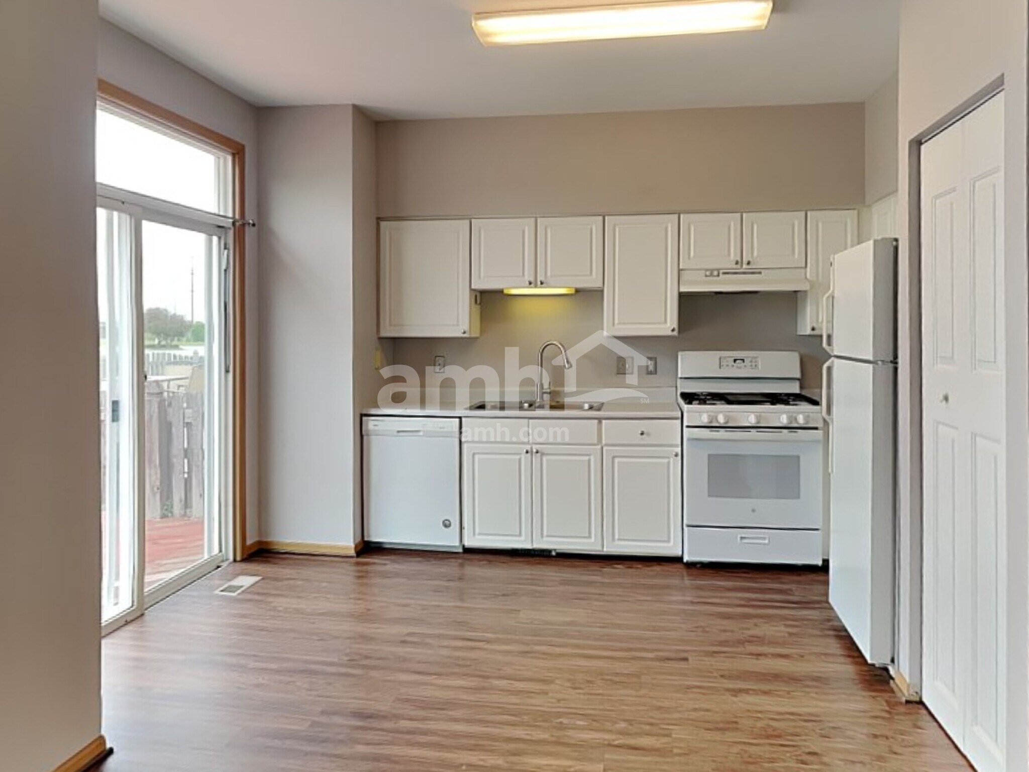 Building Photo - 21343 Earhart Ct