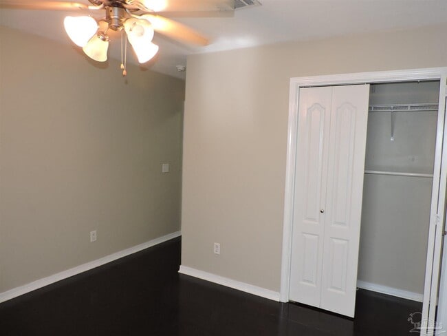 Building Photo - 147 Creekview Dr